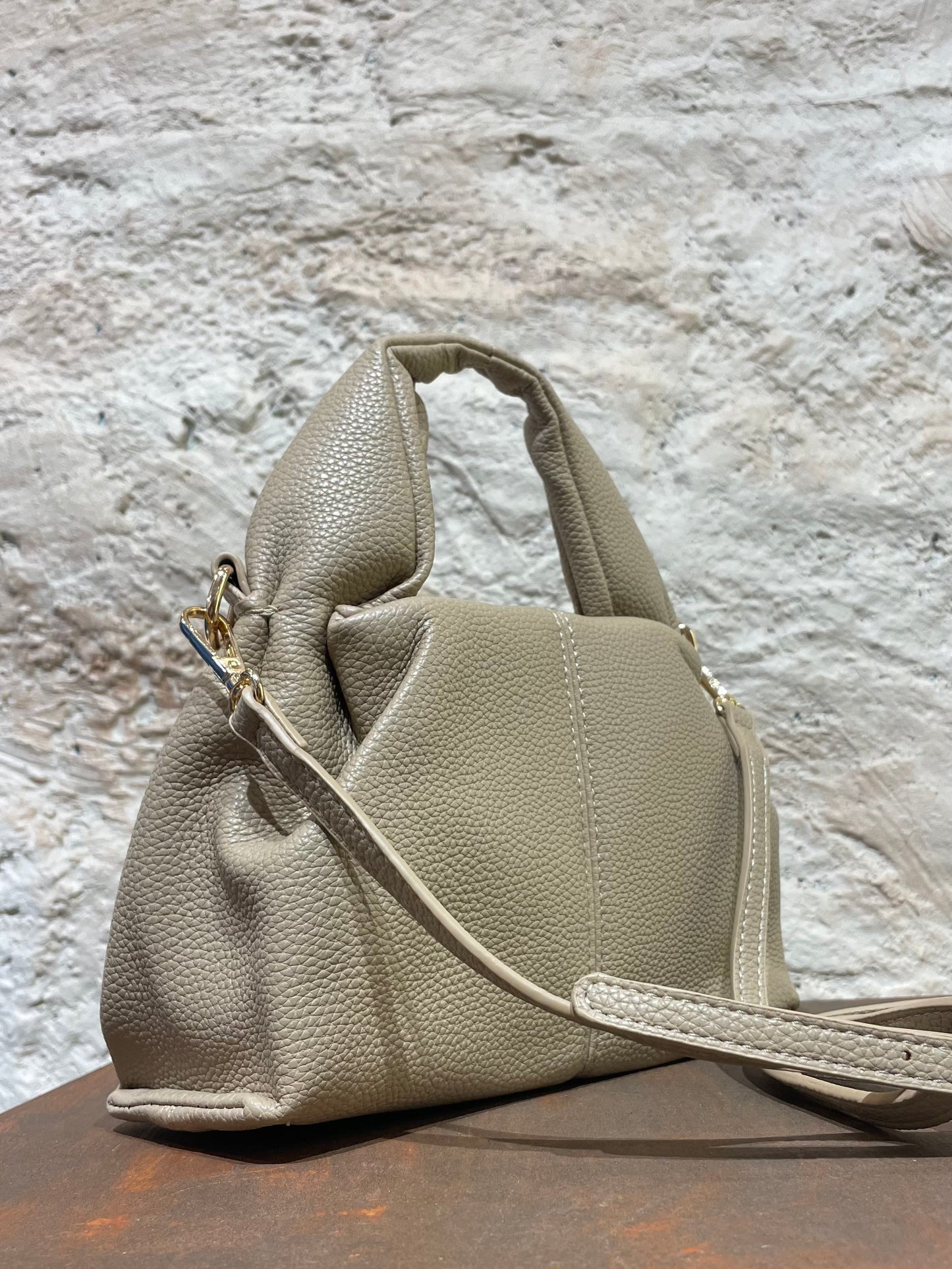 BANDOLERA BEIGE CON ASA