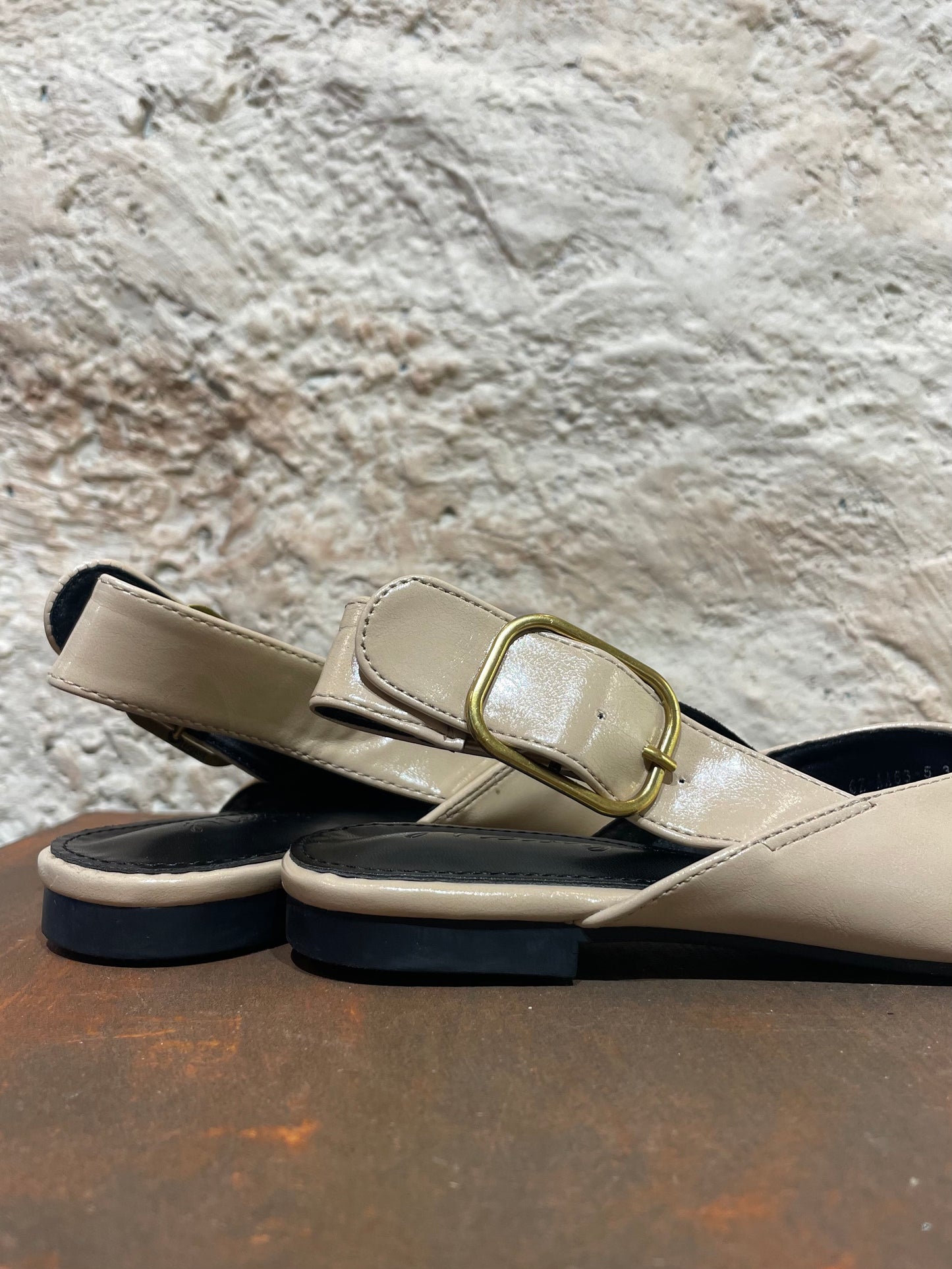 SANDALIA MULE PLANA CRUDO