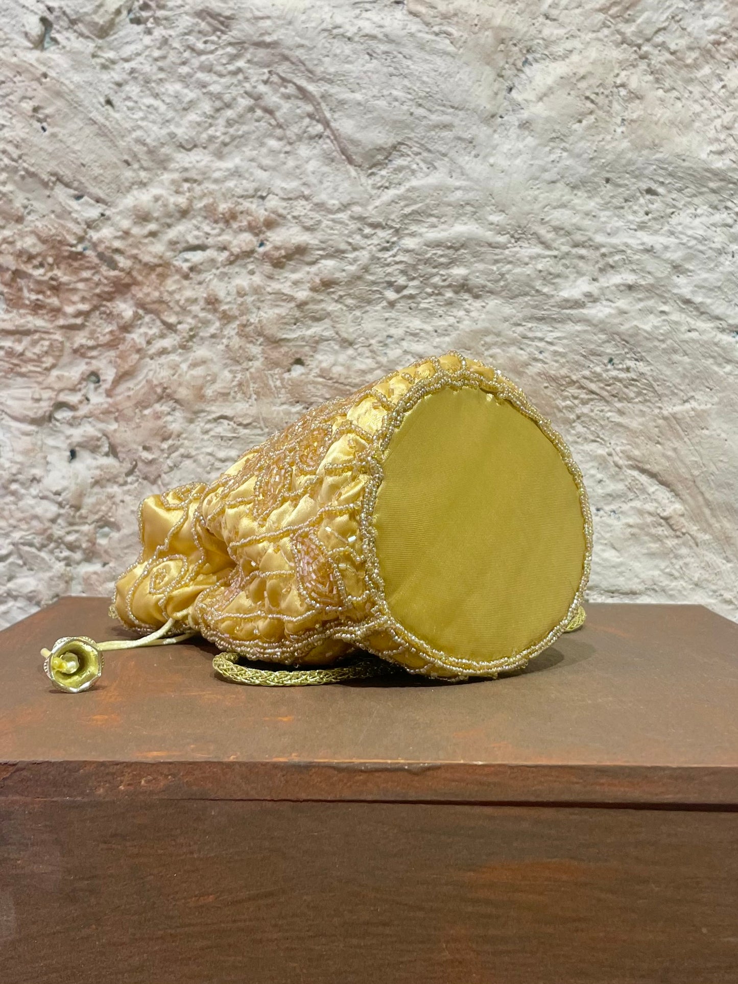 SAQUITO ABALORIOS DORADO