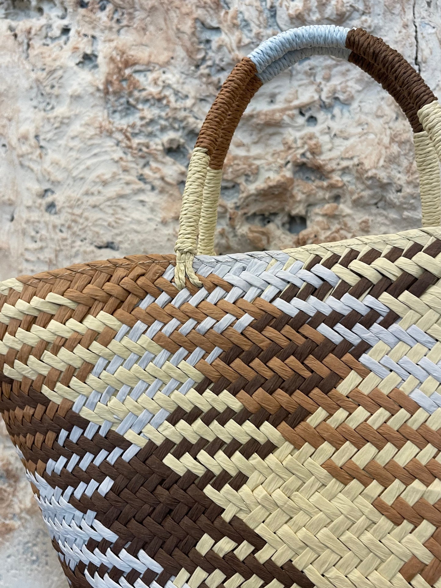 CESTA DETALLE TRENZADA MARRÓN