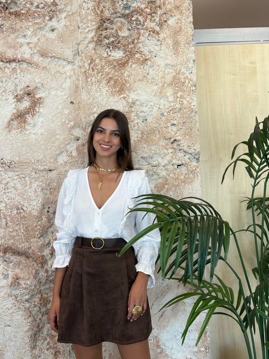 Cómo combinar una camisa blanca de mujer - C&M Clothes