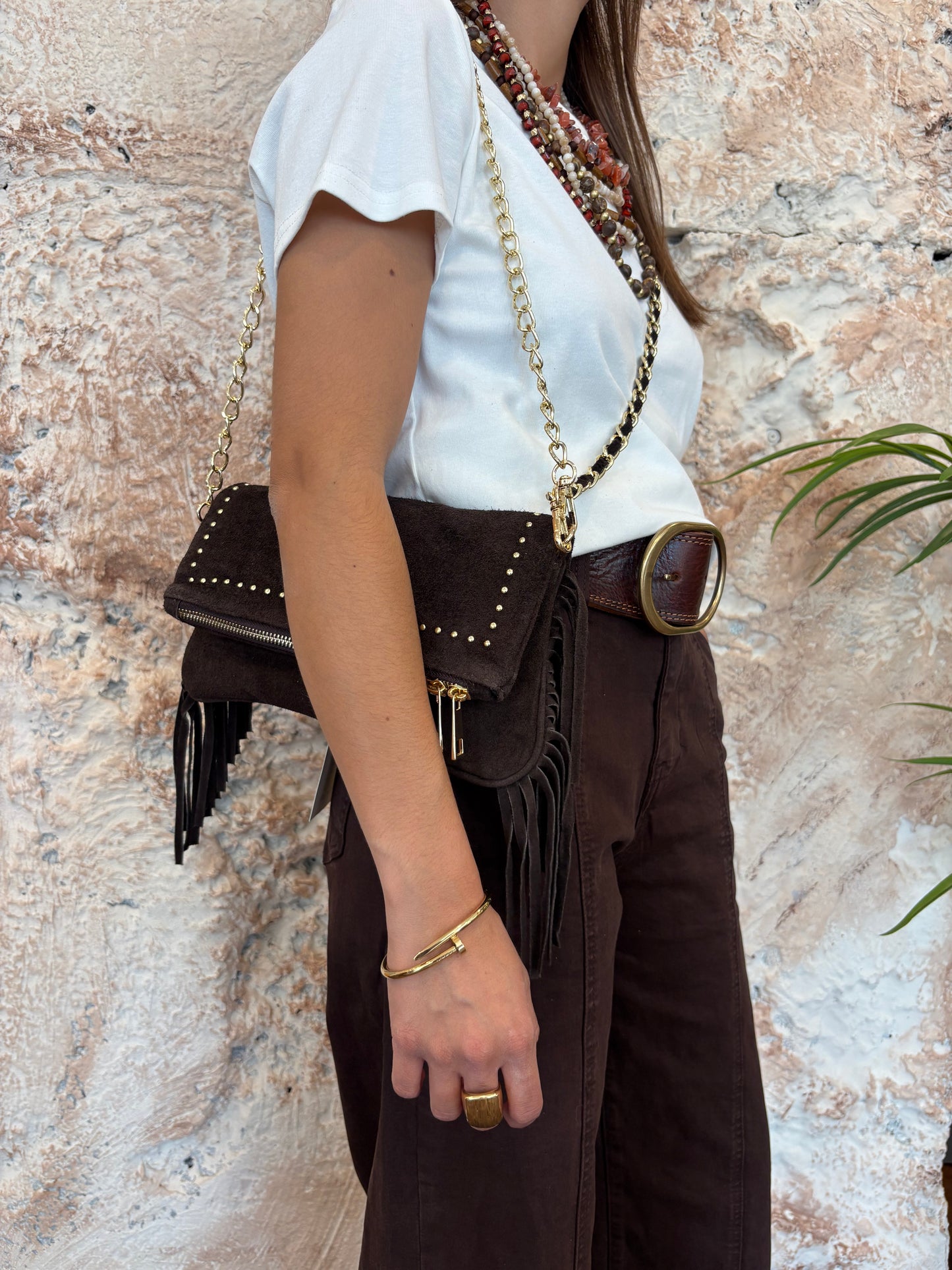 BOLSO BANDOLERA TACHAS MARRÓN