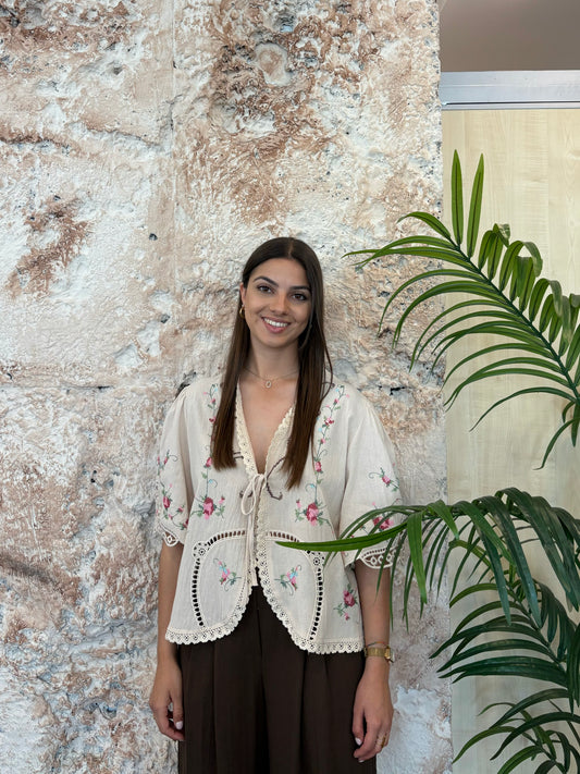 BLUSA BEIGE CON BORDADOS LAZADA