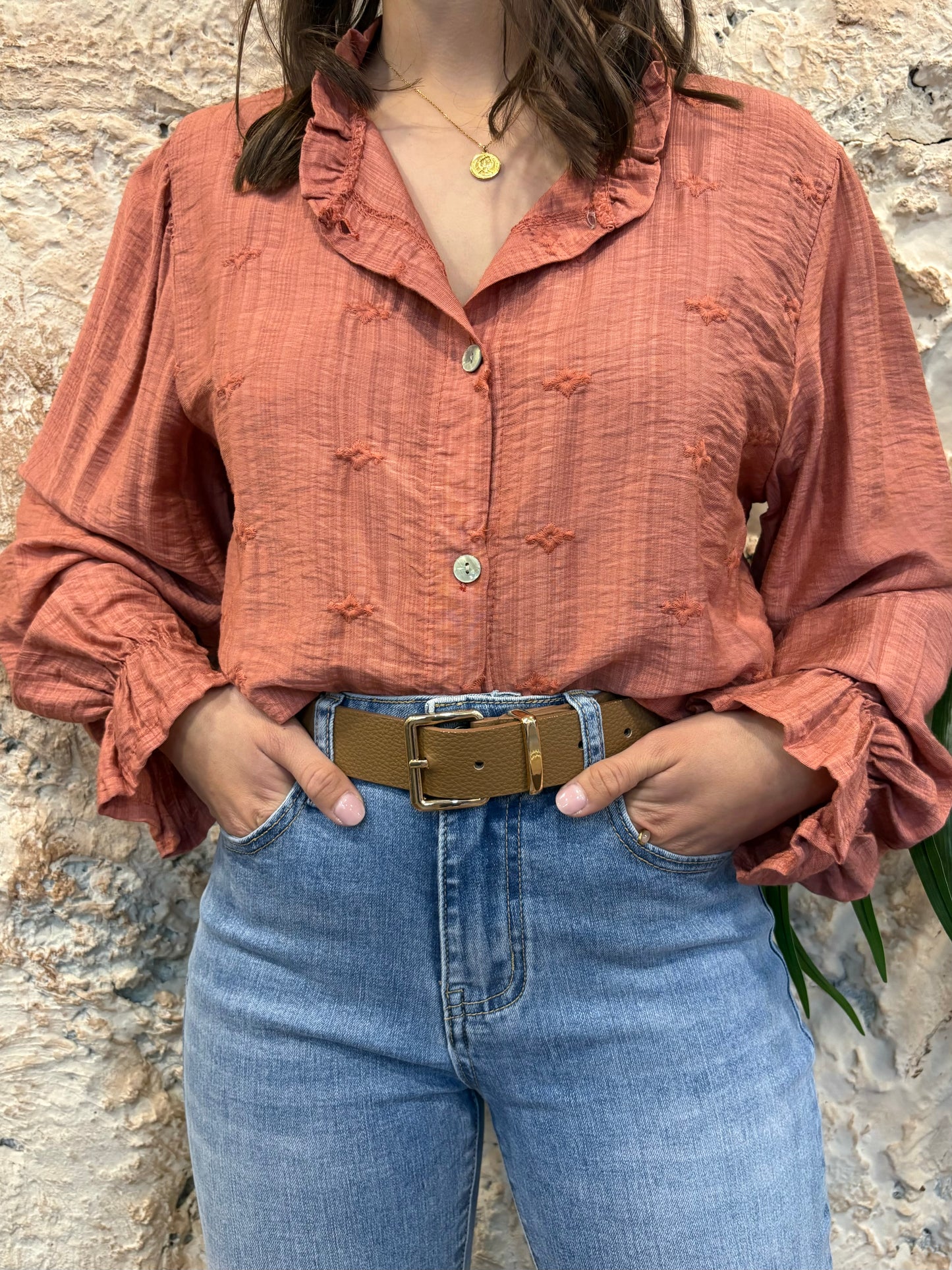 BLUSA CUELLO RIZO BORDADOS CORAL