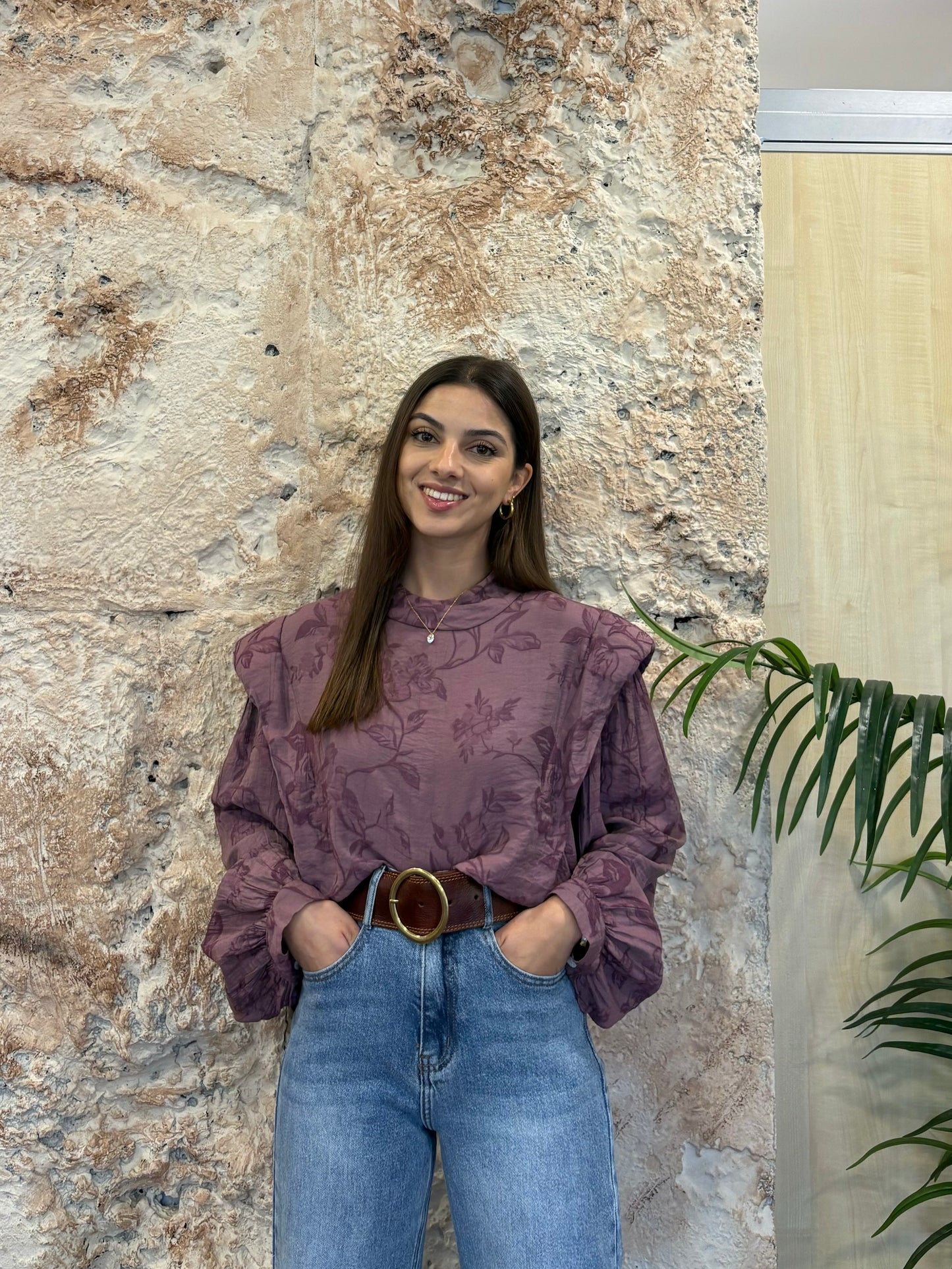 BLUSA MORADA BORDADOS CON HOMBRERAS