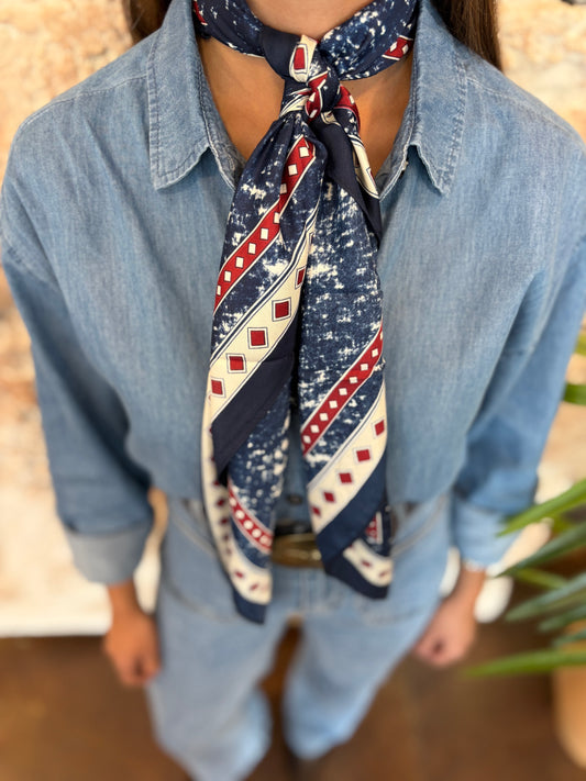 PAÑUELO AZUL DETALLES BURDEOS