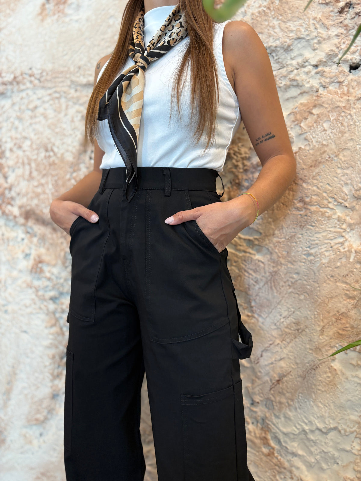 PANTALÓN CARGO NEGRO