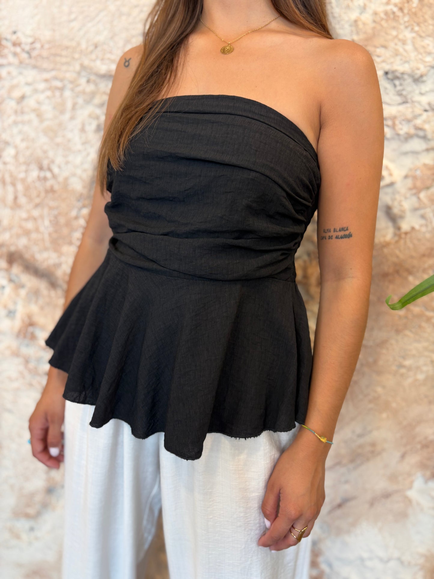 TOP VOLANTE NEGRO