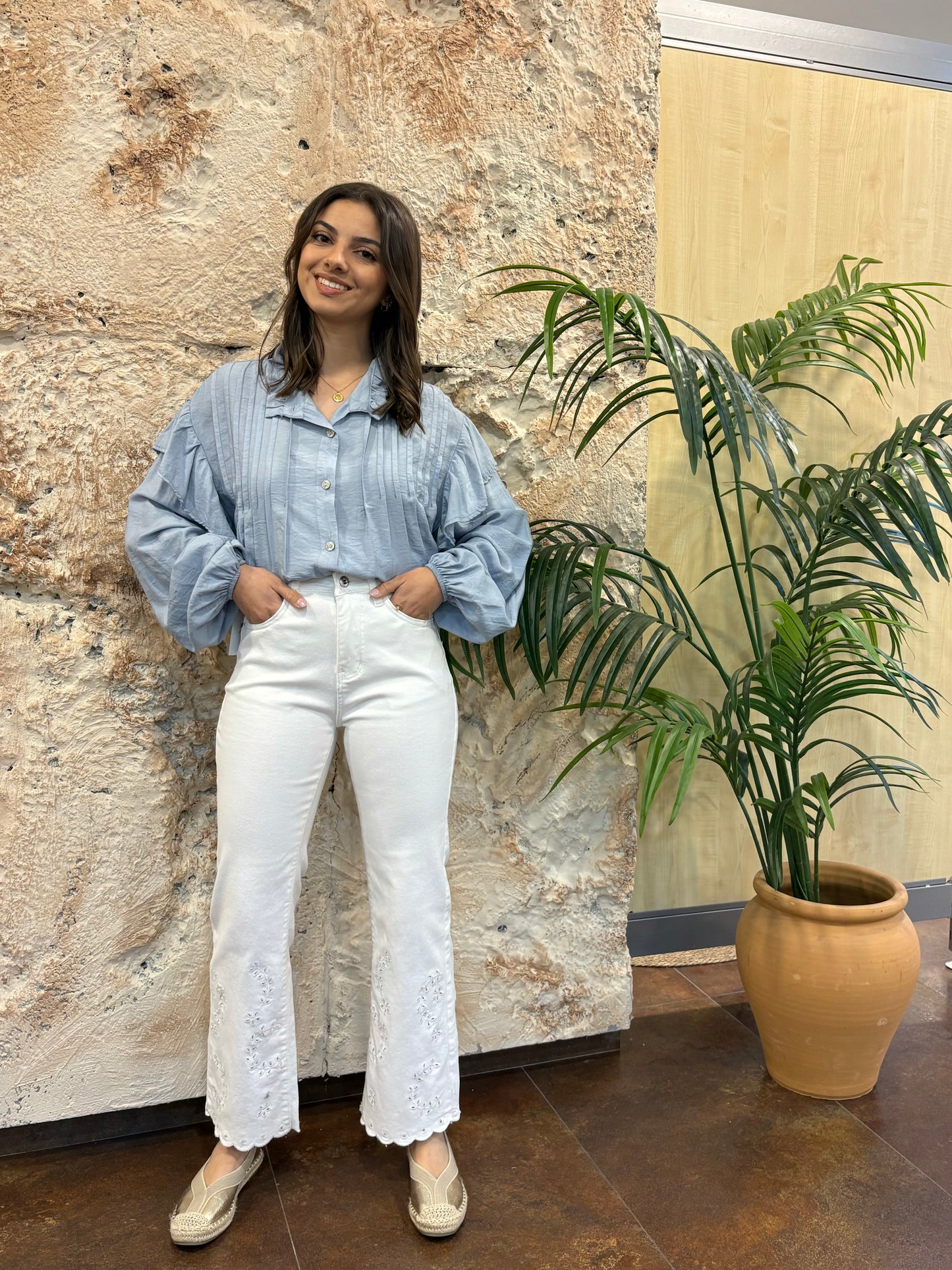 JEANS FLARE BORDADO BLANCO