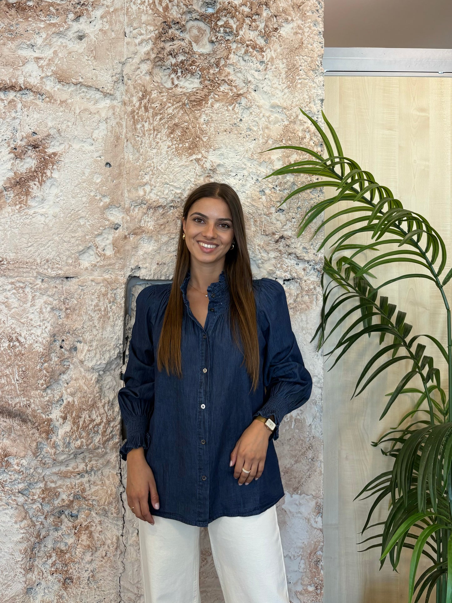 CAMISA DENIM OSCURO CUELLO PANEL DE ABEJA