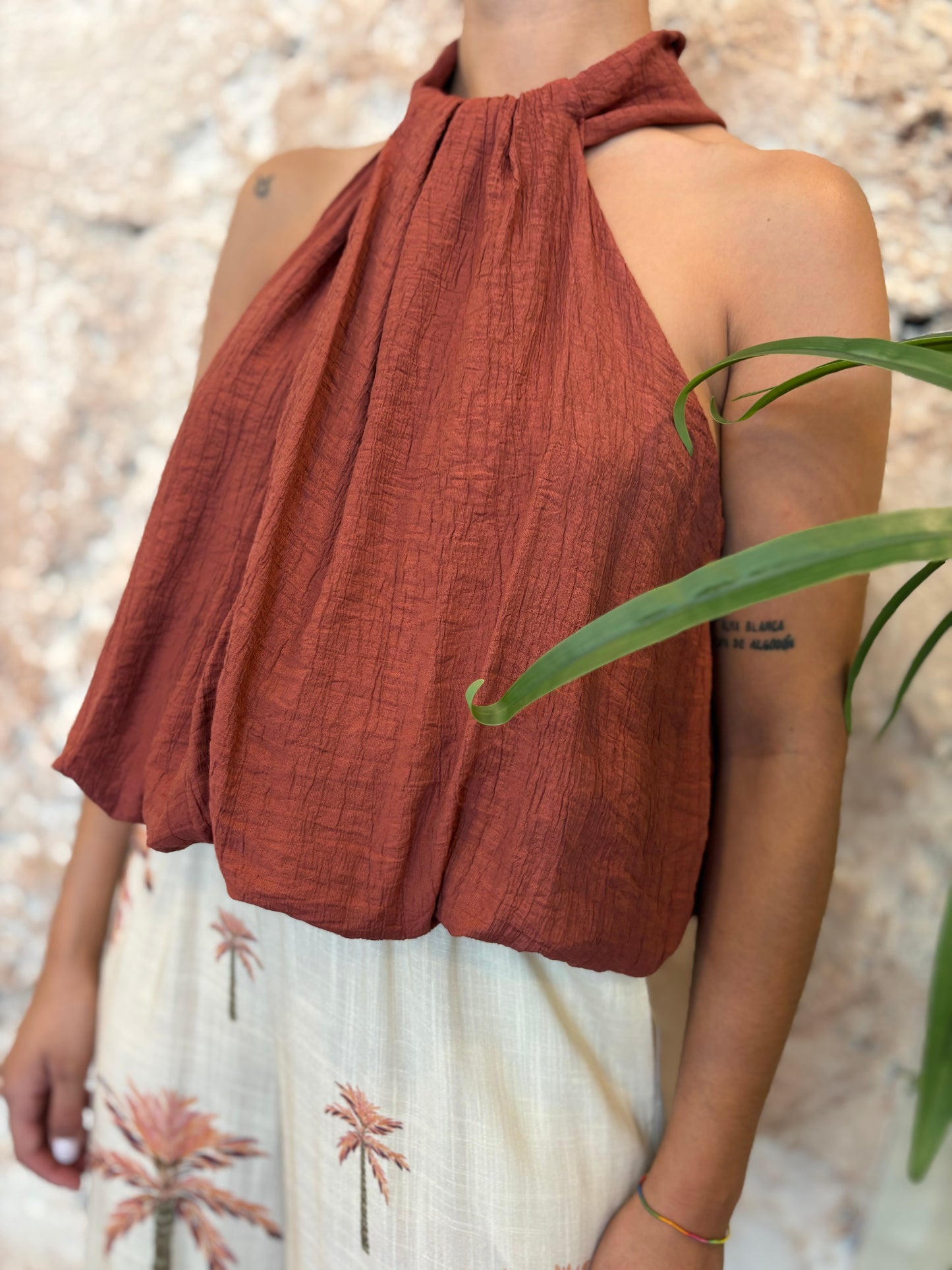 TOP HALTER NUDO TEJA BAJO GLOBO