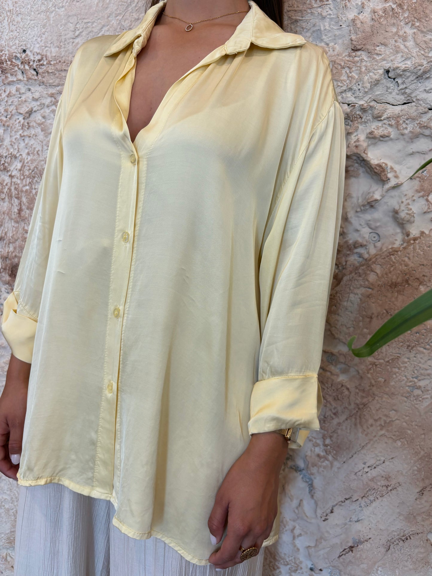 CAMISA SATINADA AMARILLA
