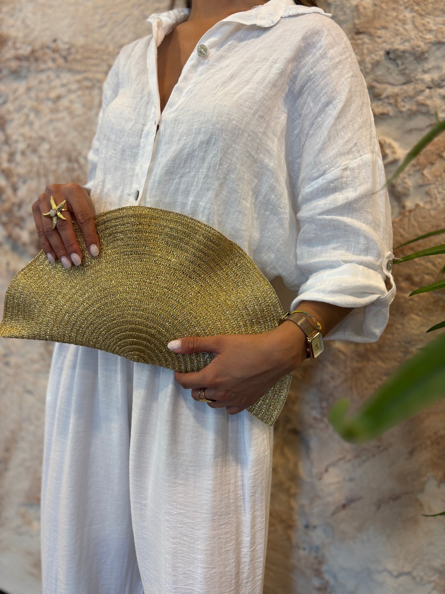 CARTERA DE MANO DORADO