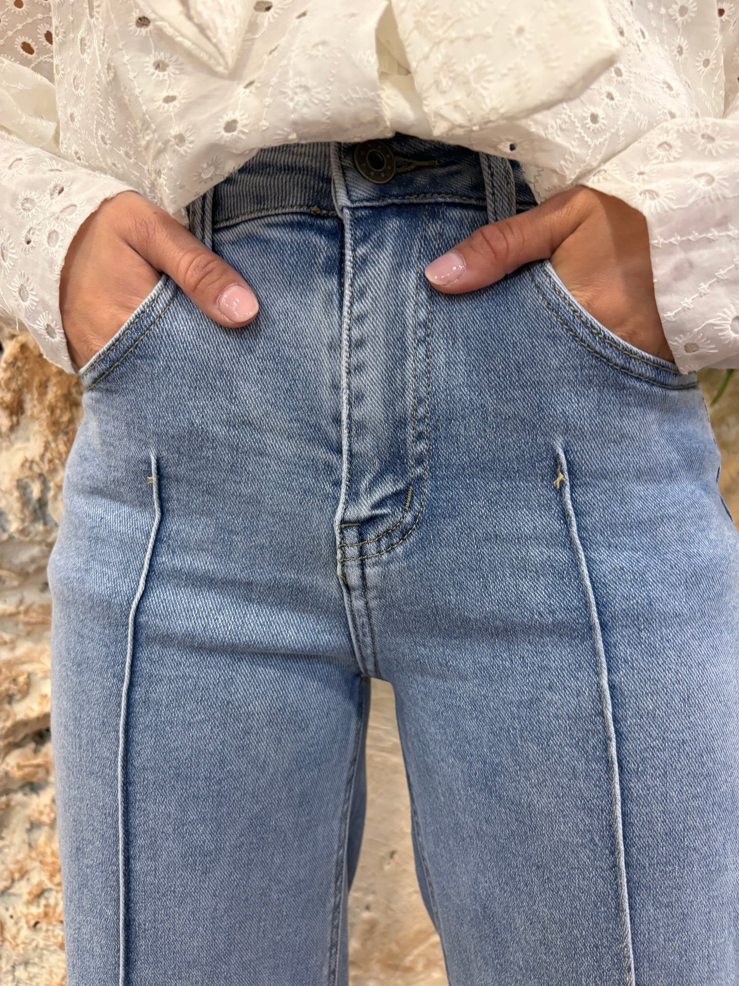JEANS RECTO LÍNEA CLARO