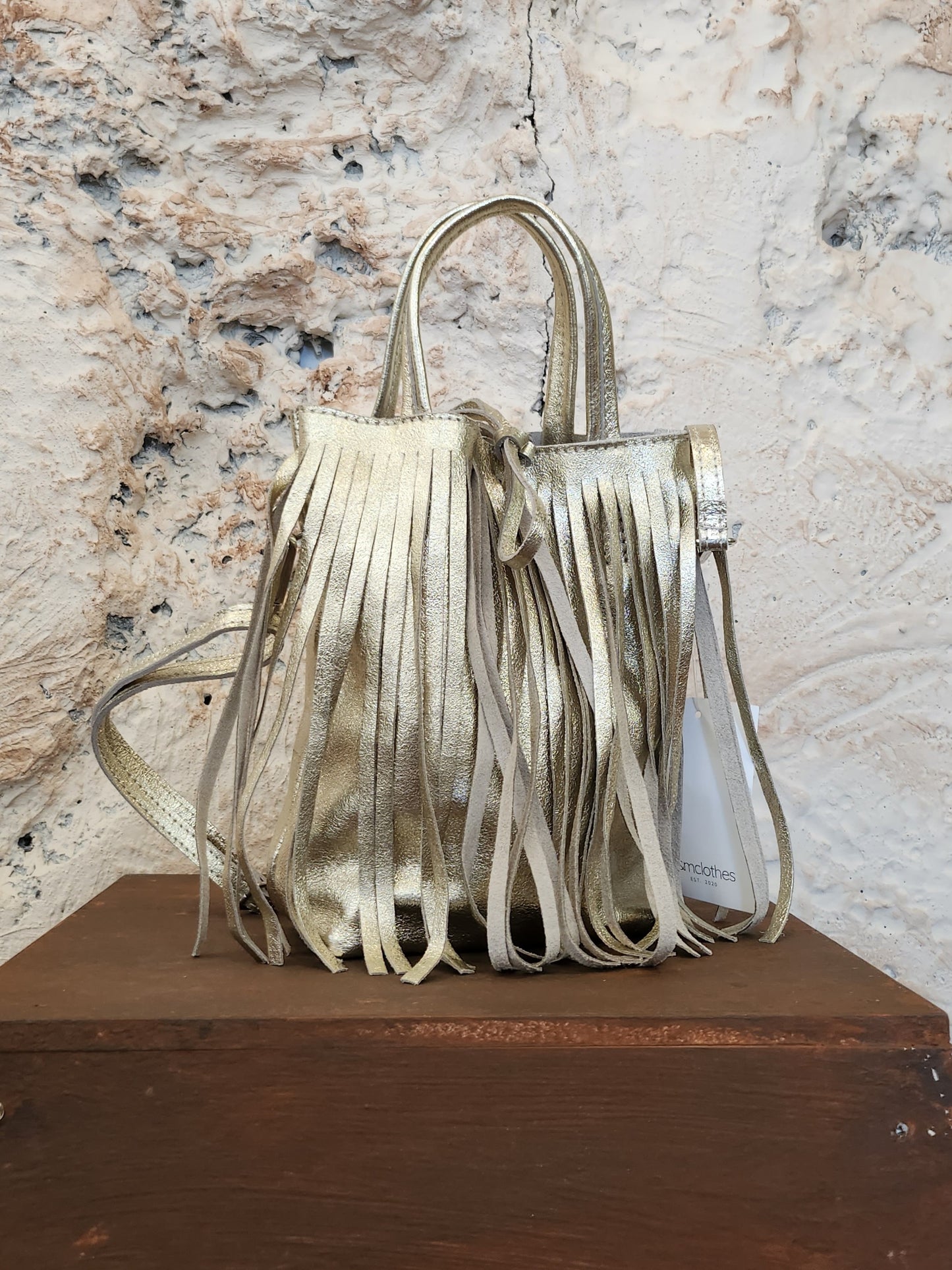 BOLSO PIEL FLECOS DORADO