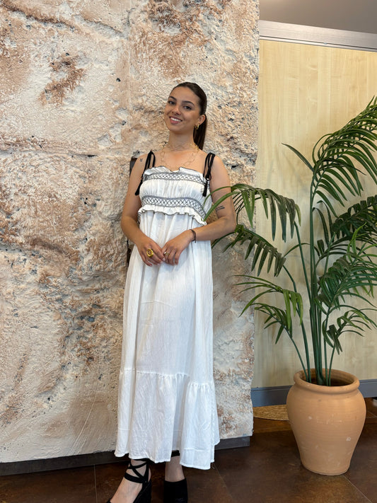 VESTIDO BLANCO CENEFA NEGRA