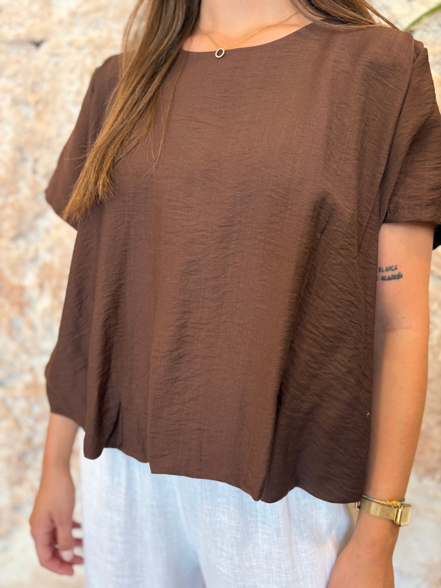 BLUSA BAJO GLOBO MARRÓN