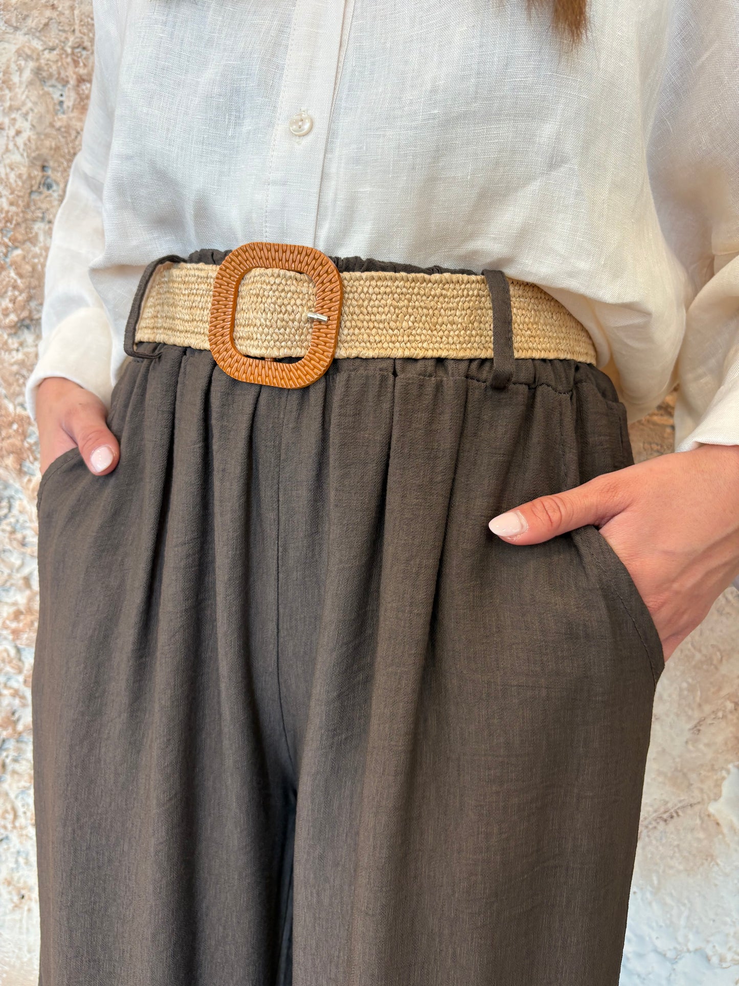 PANTALÓN FLUIDO MARRÓN  CON CINTURÓN