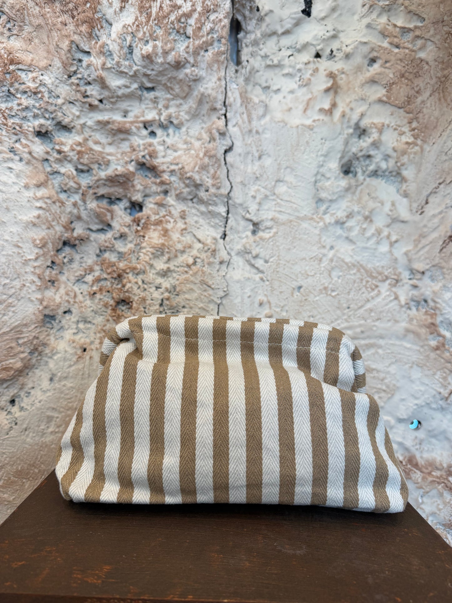 CLUTHC RAYAS BEIGE