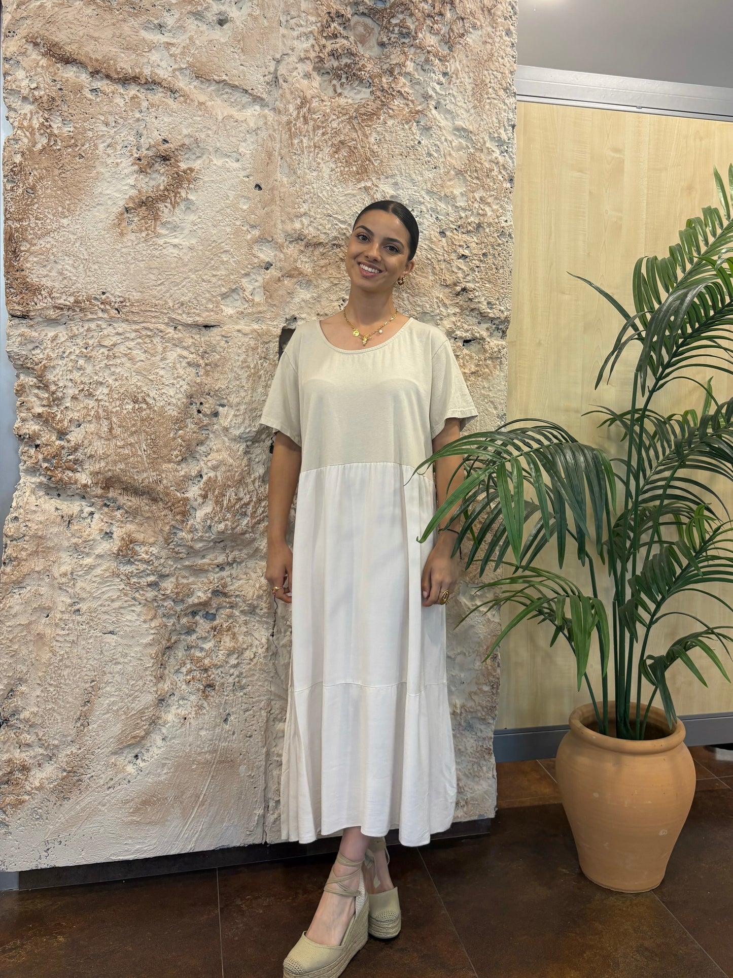VESTIDO MANGA CORTA FLUIDO BEIGE