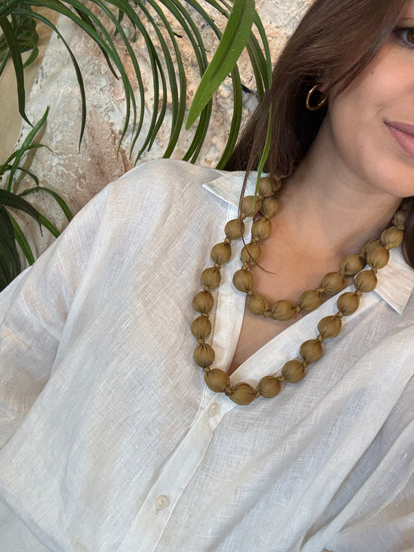 COLLAR SÚPER MAXI BOLAS VERDE OLIVA