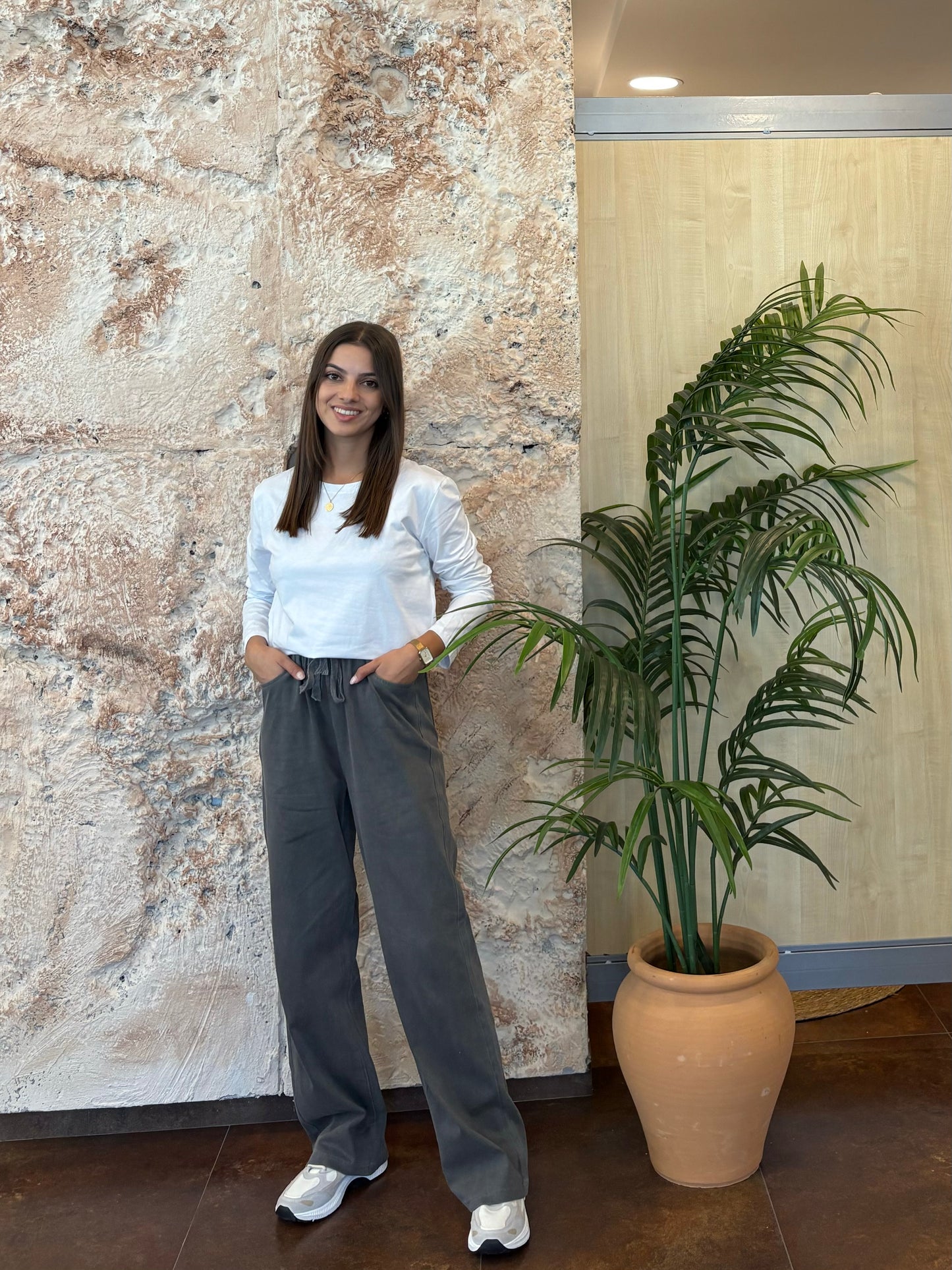 PANTALÓN CONFY RECTO GRIS