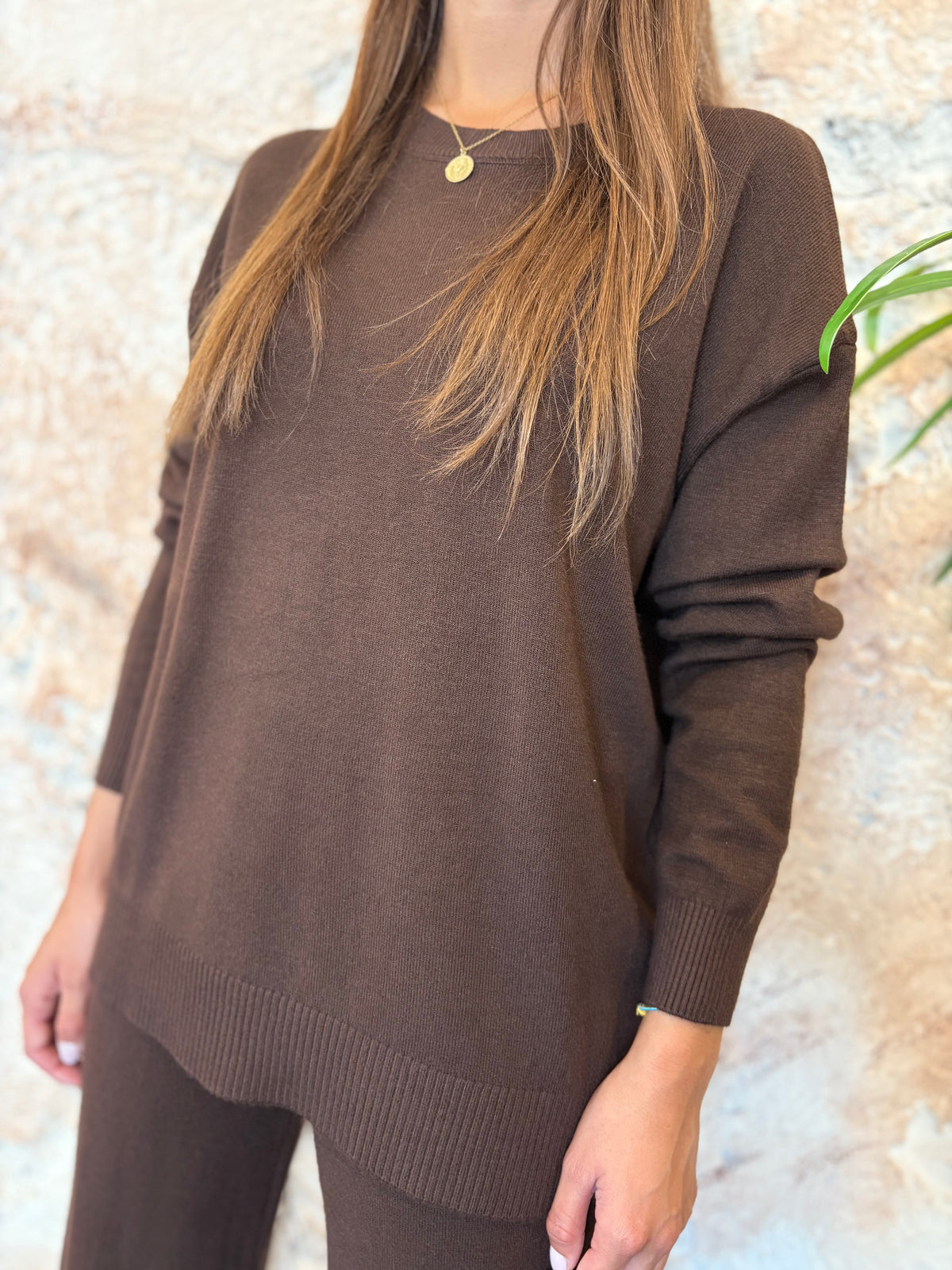 CONJUNTO PUNTO CUELLO REDONDO MARRÓN