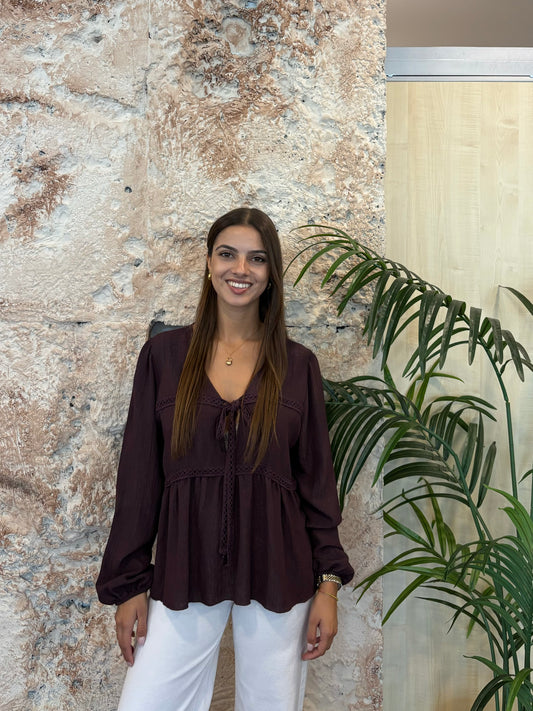 BLUSA LAZADA GLITTER MORADA DETALLE ENCAJE