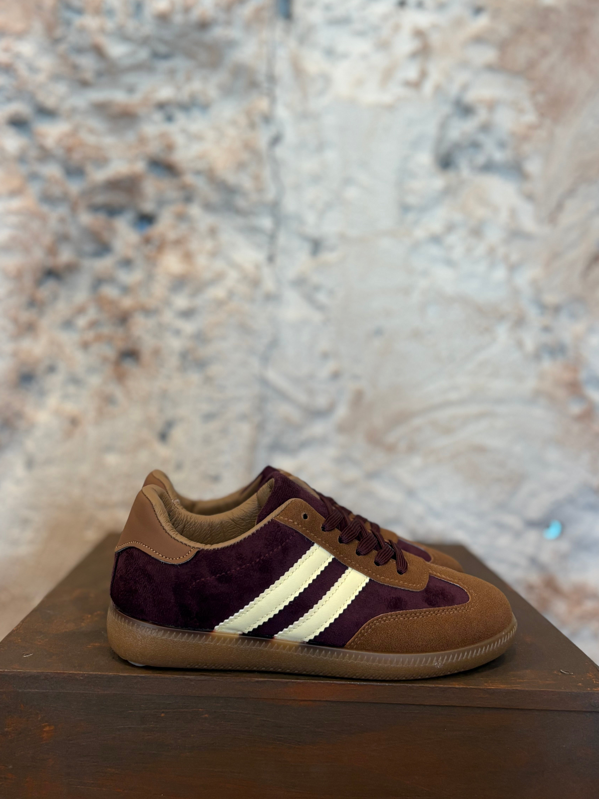 ZAPATILLAS DEPORTIVAS BURDEOS