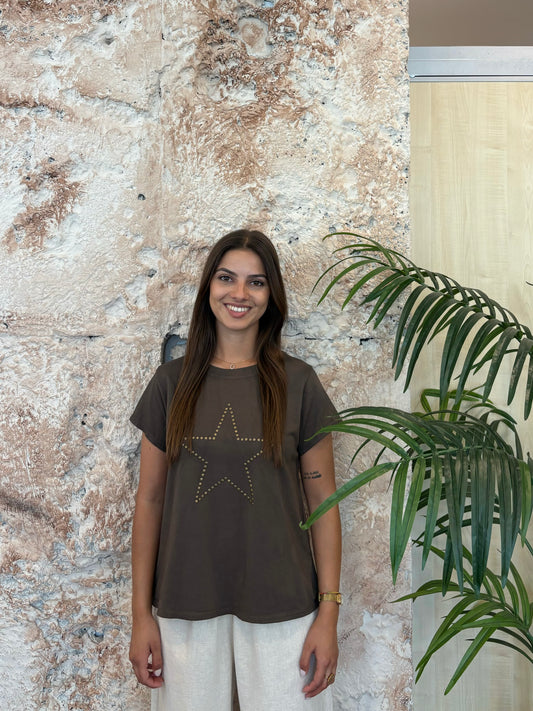 CAMISETA ESTRELLA TACHA MARRÓN