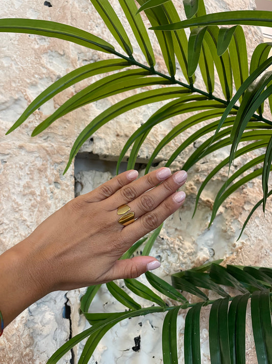 ANILLO DORADO GEOMÉTRICO
