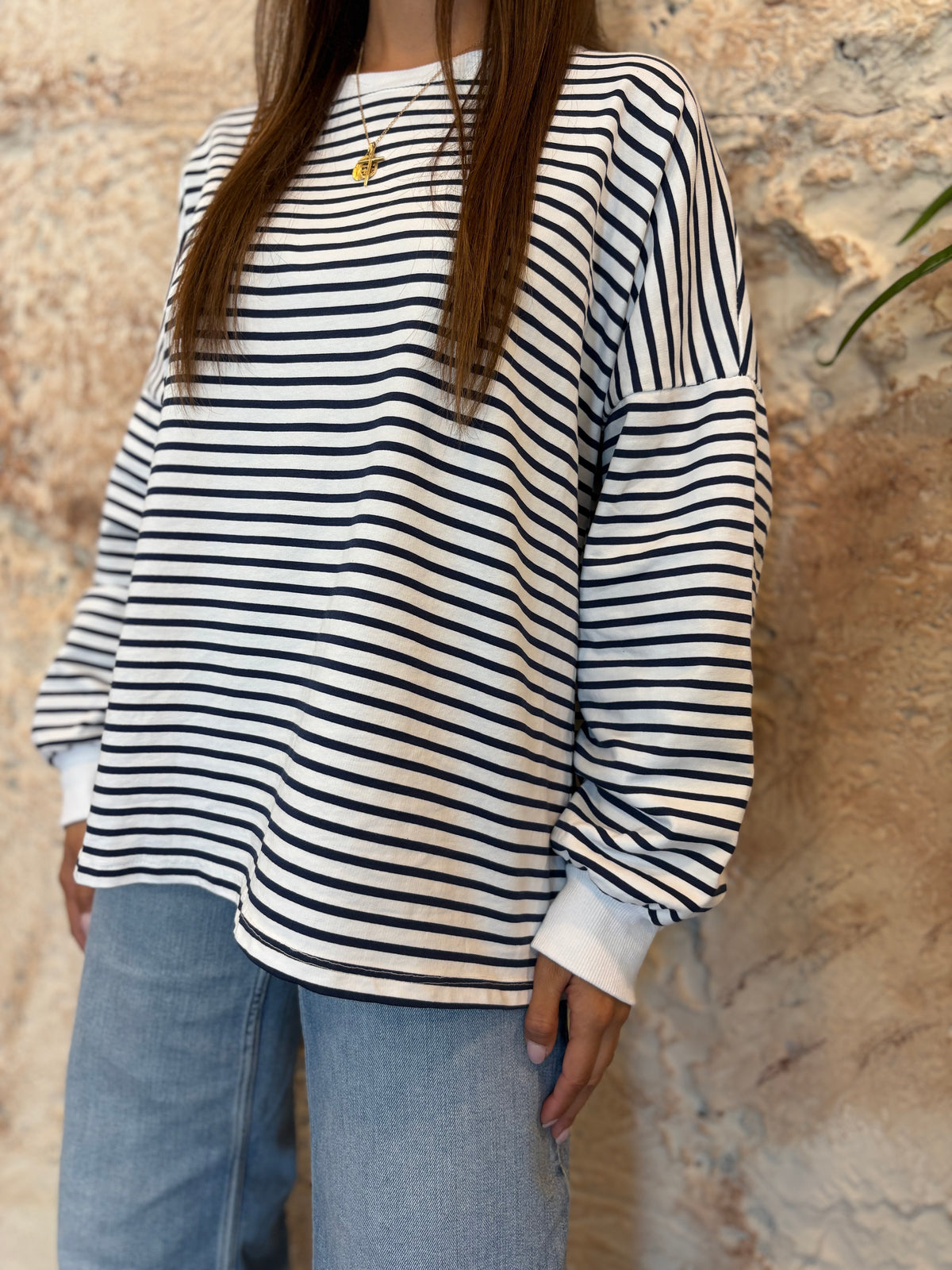 SUDADERA BÁSICA CUELLO REDONDO RAYAS BLANCA - AZUL MARINO