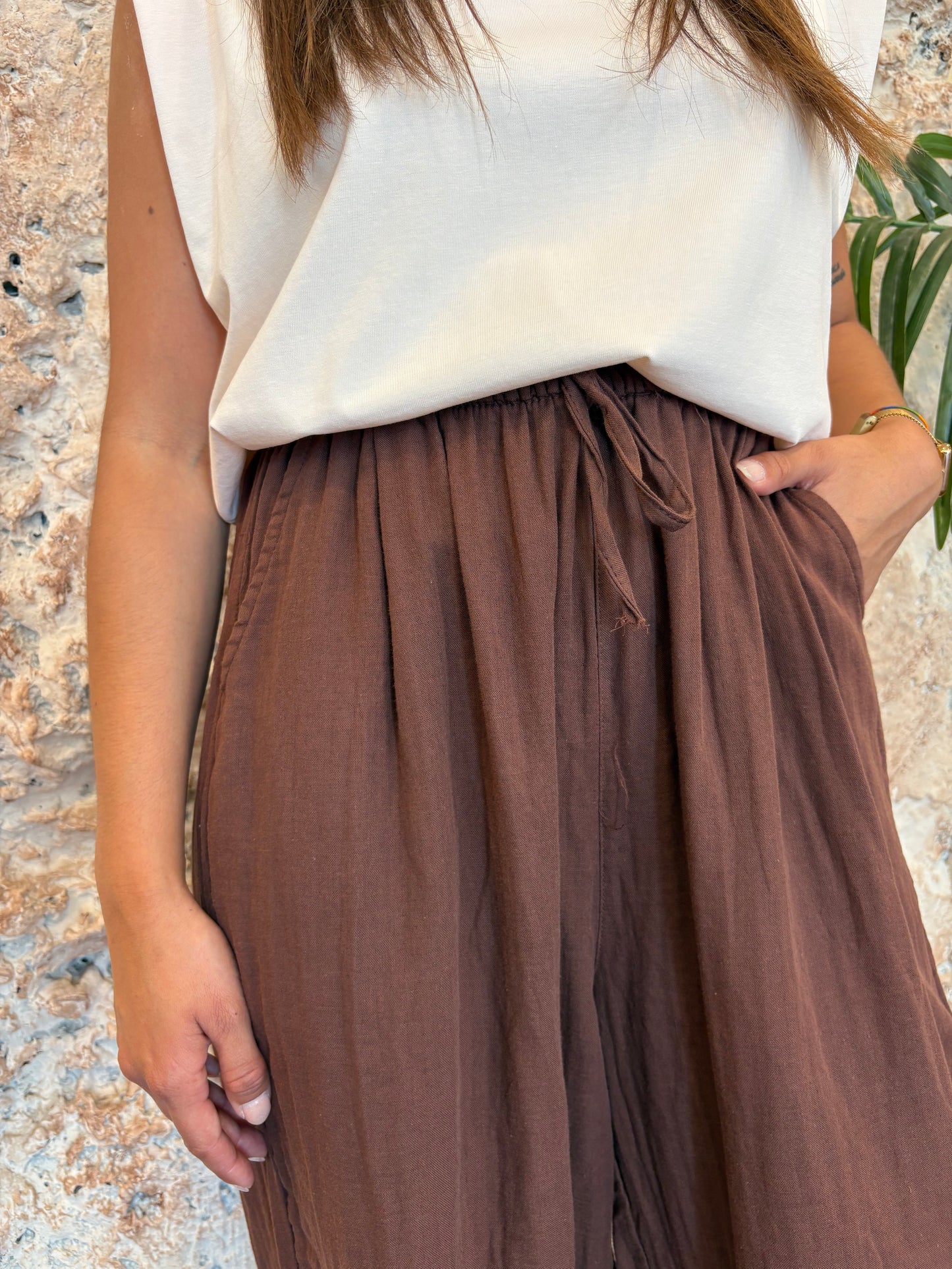 PANTALÓN CROPPED ANCHO MARRÓN