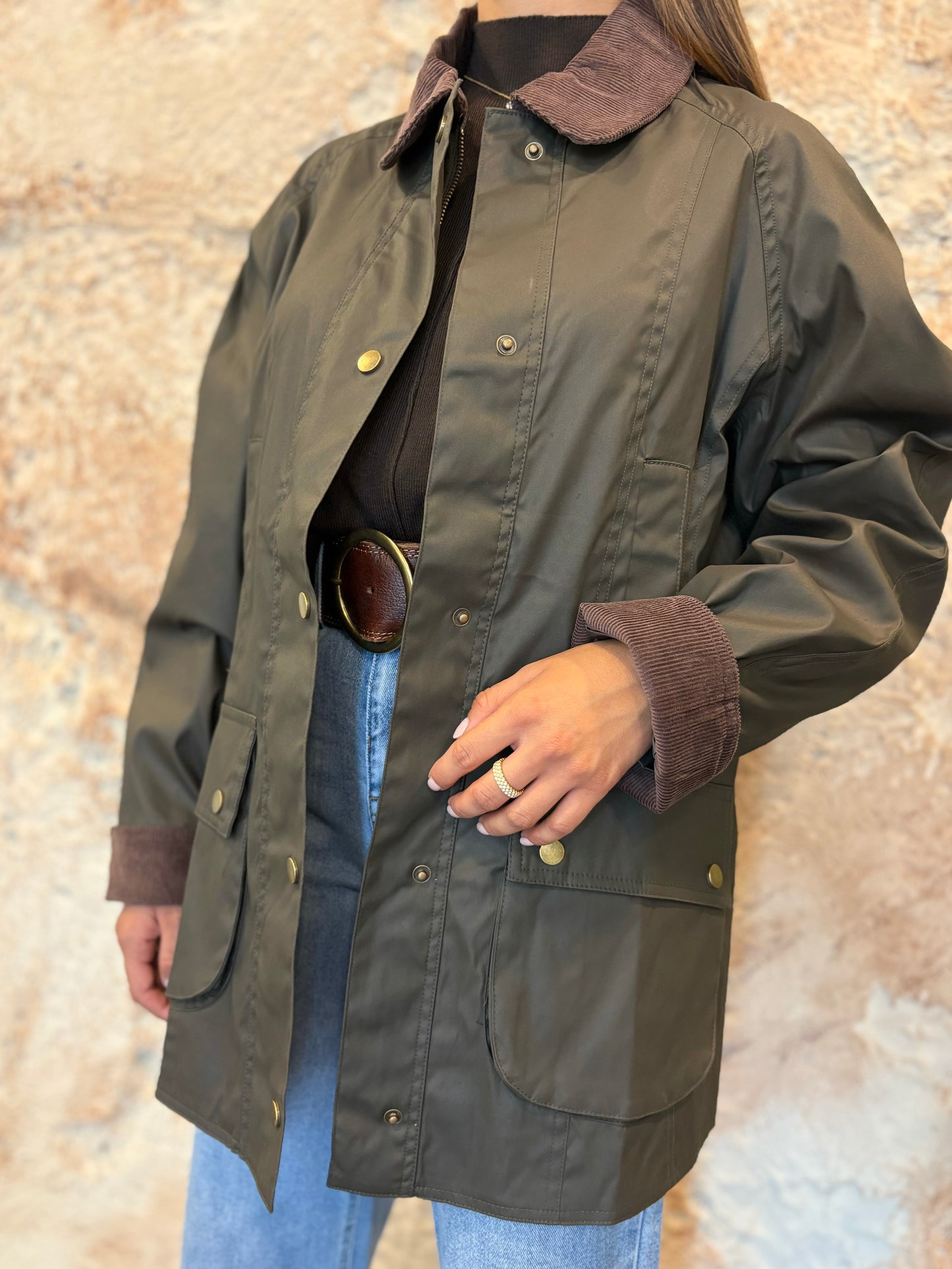 PARKA ENCERADA MULTI BOLSILLOS VERDE KAKI