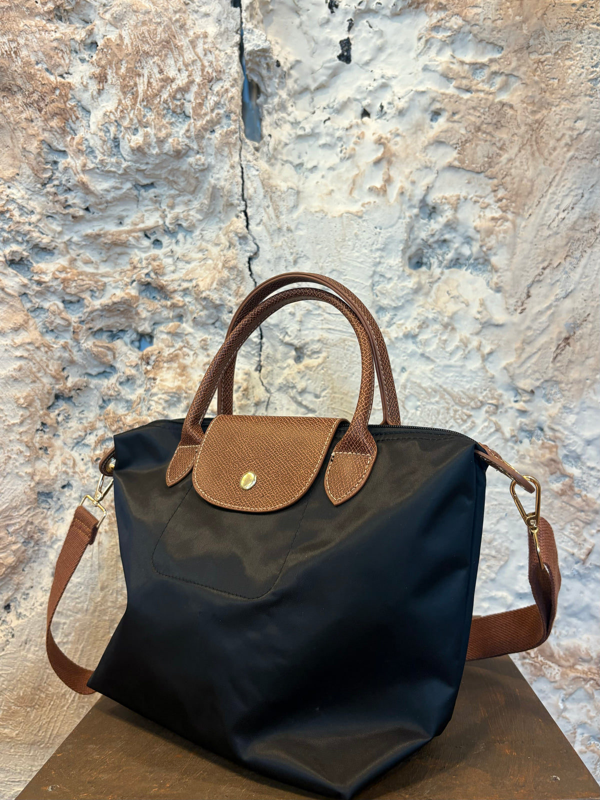 BOLSO NEGRO DETALLE CAMEL