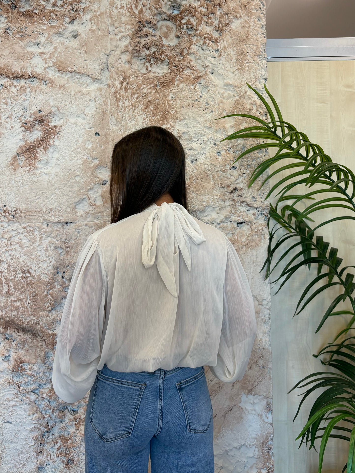BLUSA PLISADA BAJO EFECTO GLOBO CRUDO