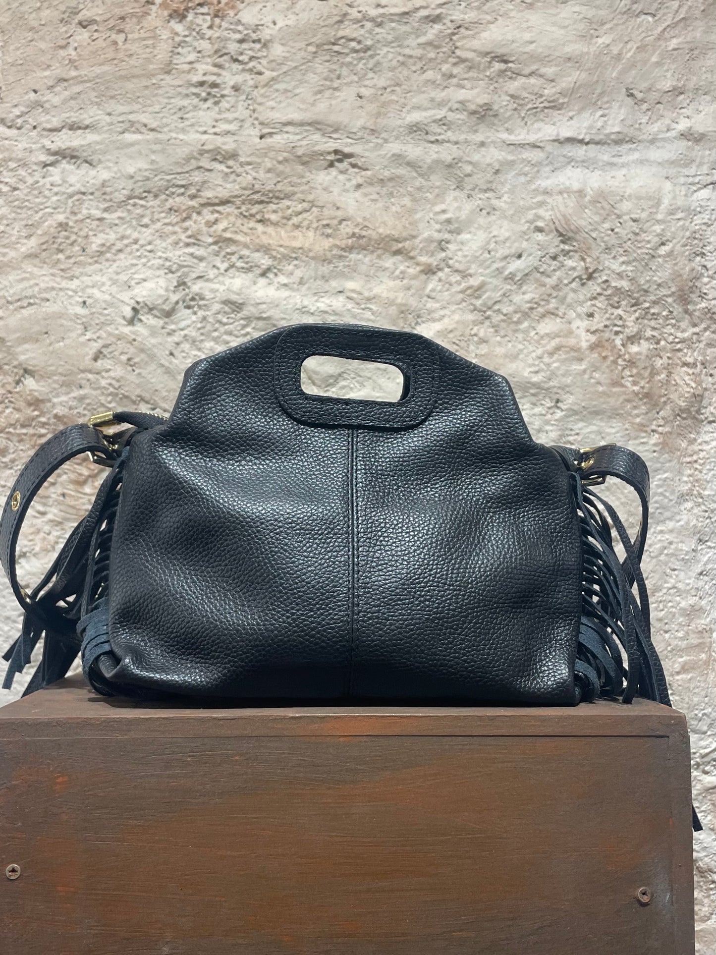 BOLSO DE MANO PIEL NEGRO FLECOS