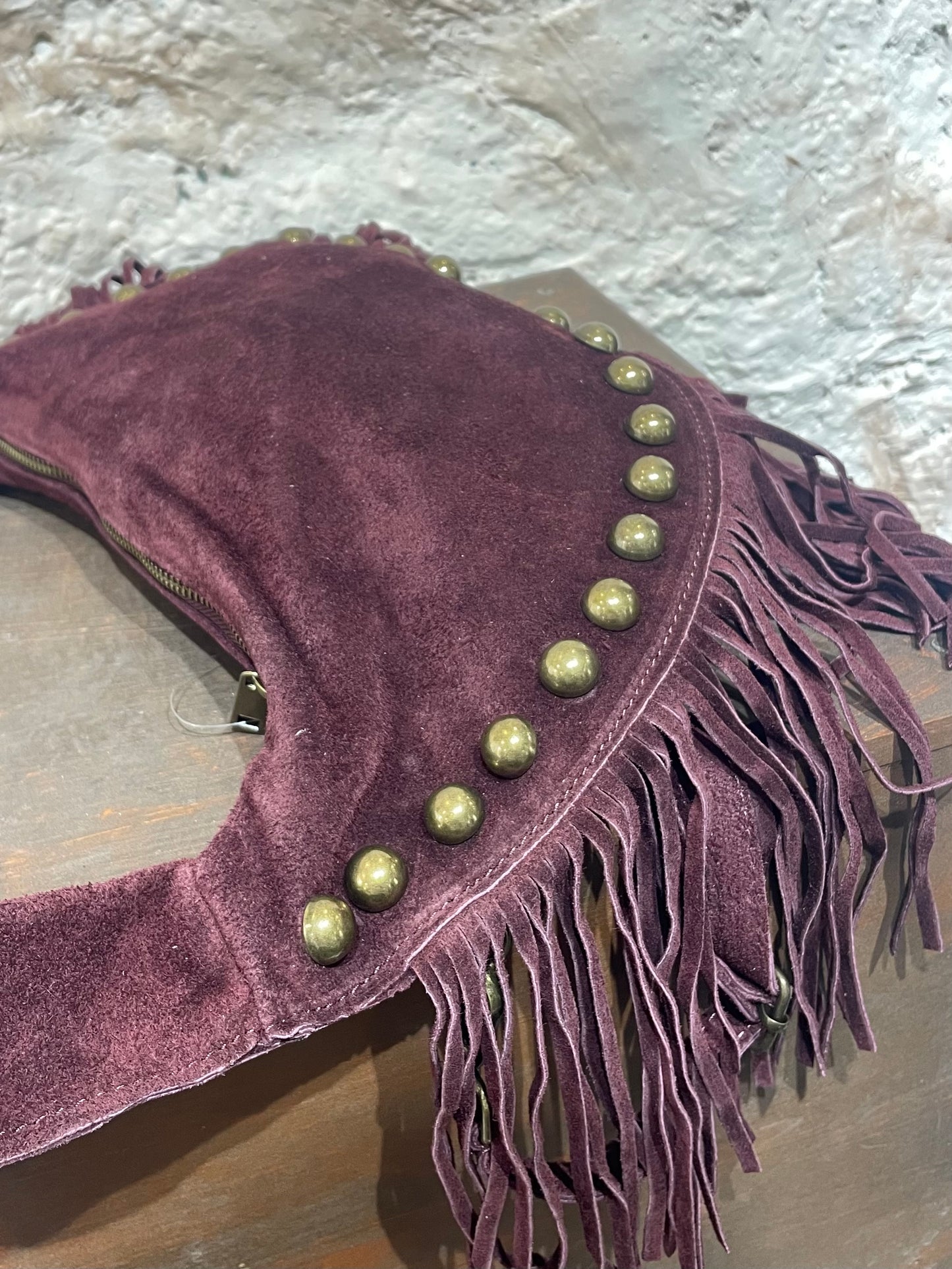 BOLSO PIEL FLECOS DETALLE TACHAS BOURDEOS