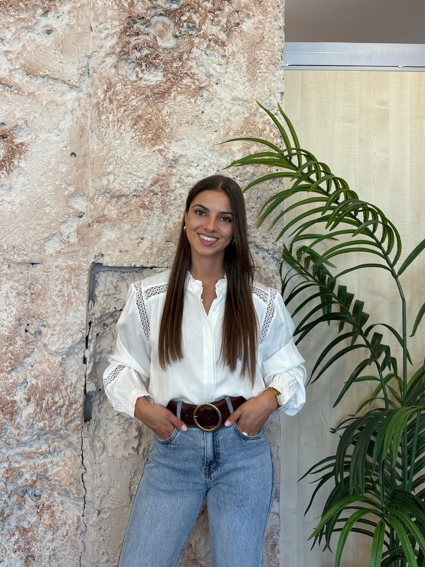 CAMISA PLUMETI CON DETALLES DE ENCANJE CALADO BLANCA