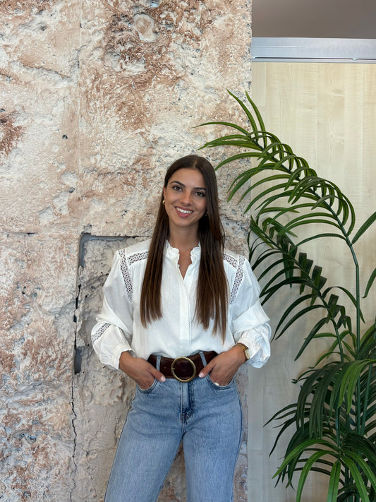 CAMISA PLUMETI CON DETALLES DE ENCANJE CALADO BLANCA