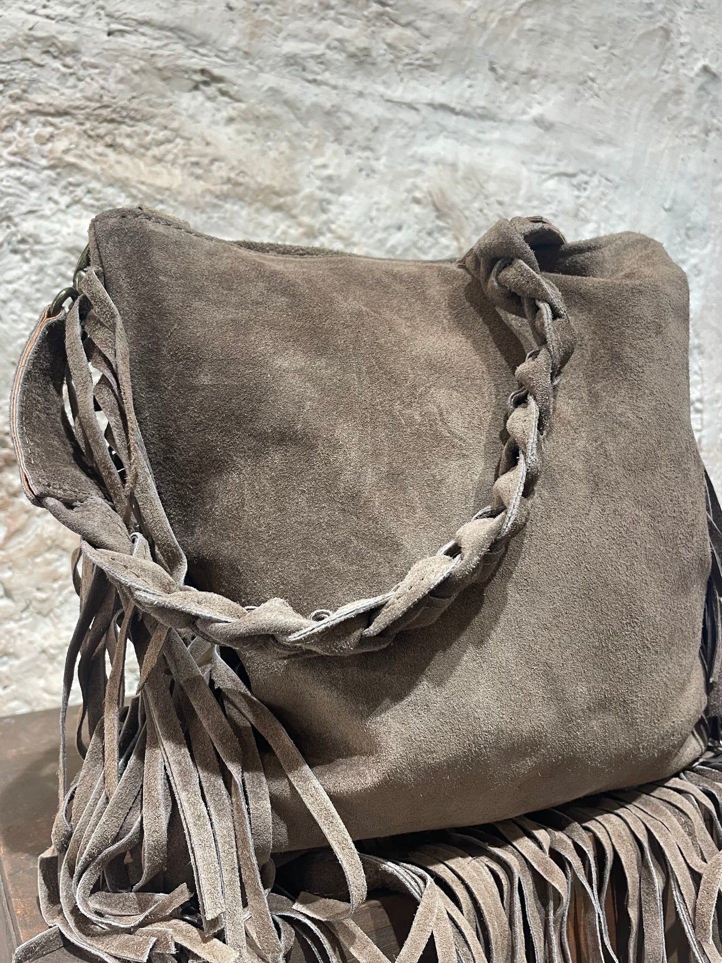 BOLSO PIEL ASA TRAENZADA TAUPE