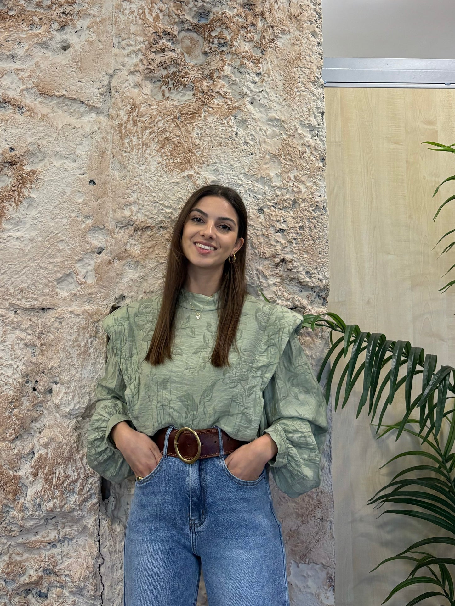 BLUSA VERDE BORDADOS CON HOMBRERAS