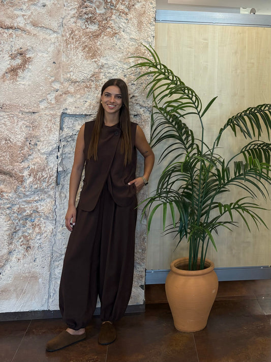 CONJUNTO CHALECO Y PANTALON BOMBACHO MARRÓN