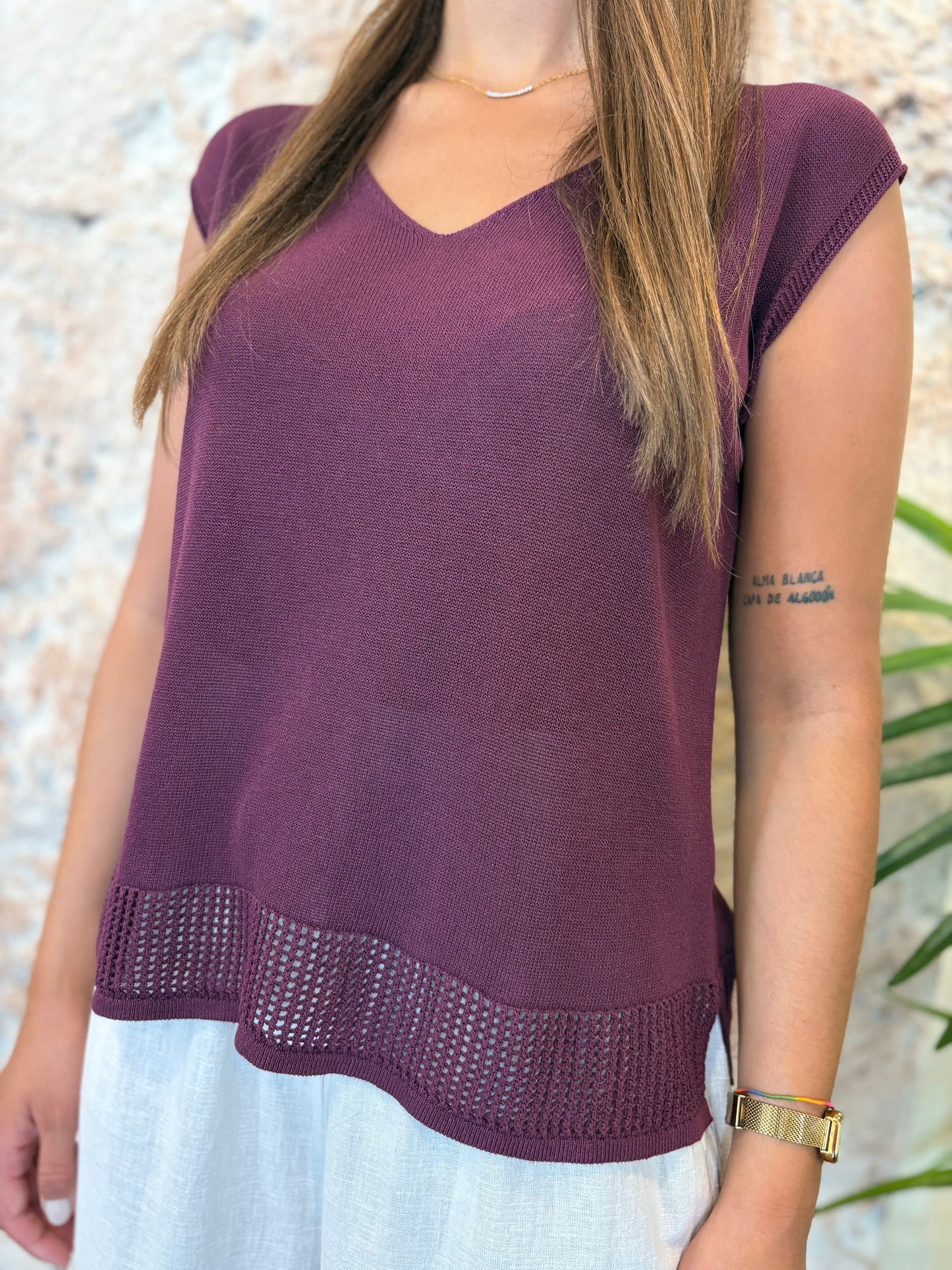 TOP HILO DETALLE CALADO MORADO
