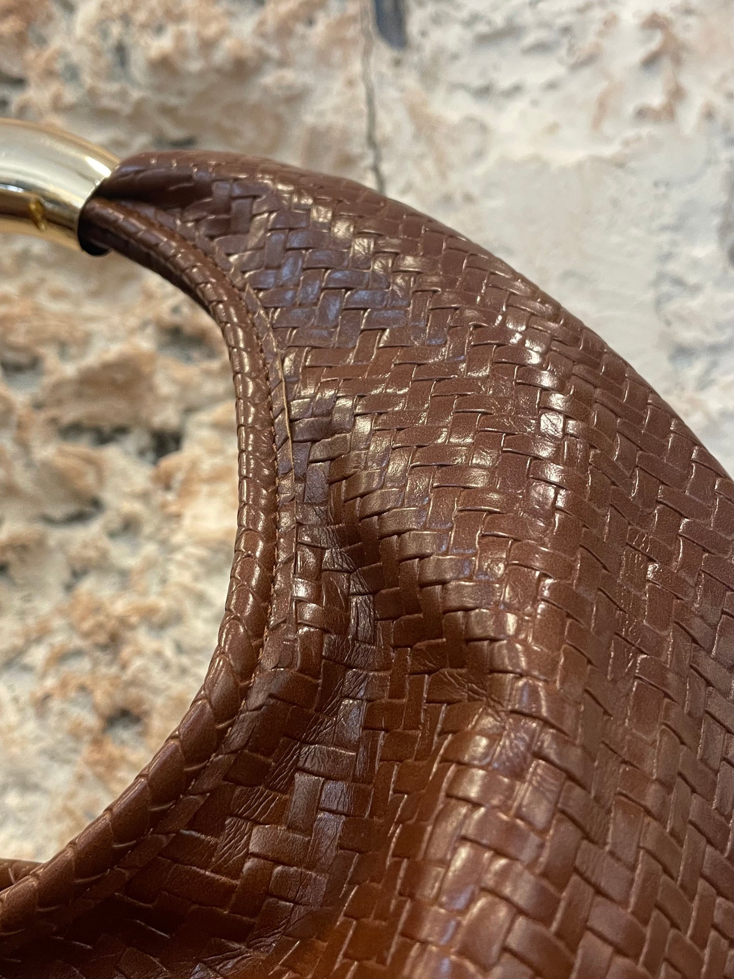 BOLSO REDONDO MARRÓN
