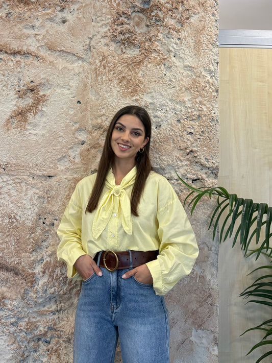 CAMISA AMARILLA CON LAZO