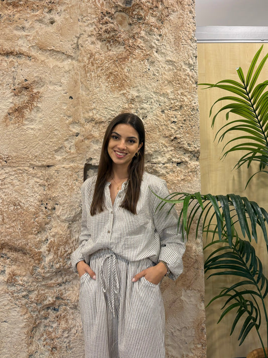 CAMISA BEIGE RAYAS VOLANTE