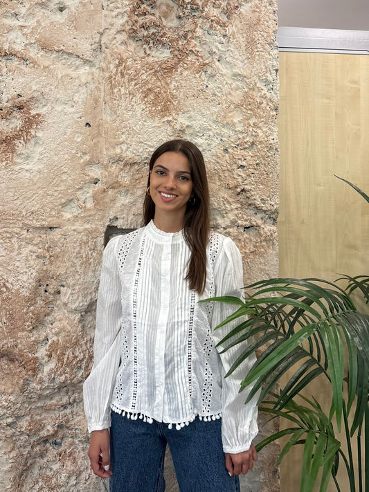 CAMISA BLANCA BORDADOS CON MADROÑOS