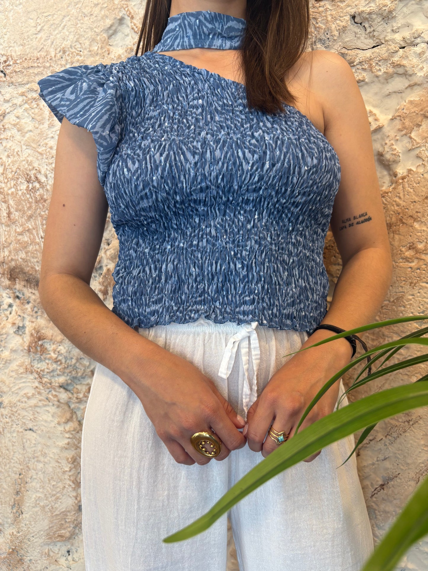 BLUSA PANEL ESTAMPADA HOMBRO DESCUBIERTO AZUL-CELESTE