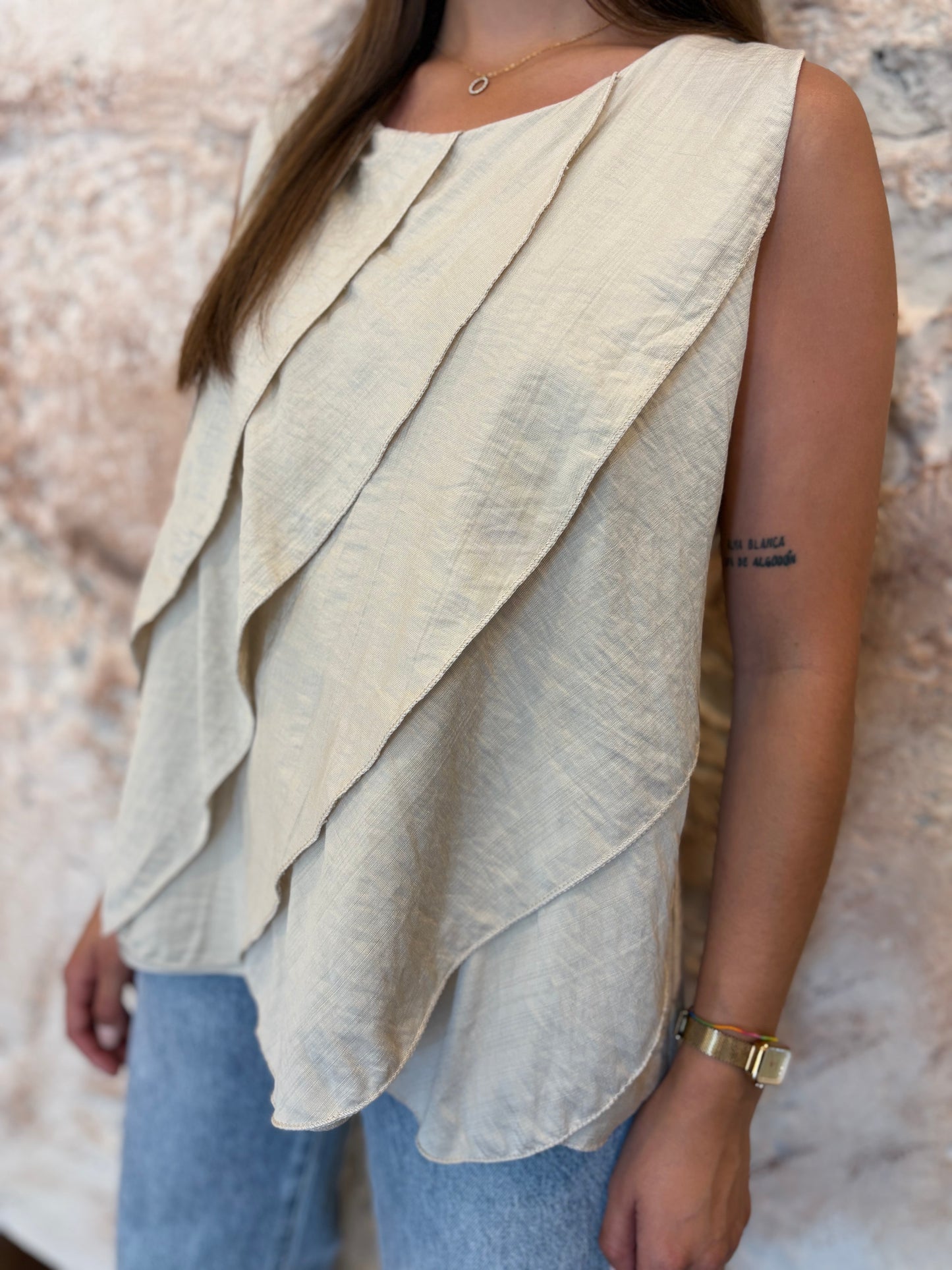 BLUSA VOLANTES DELANTERO BEIGE